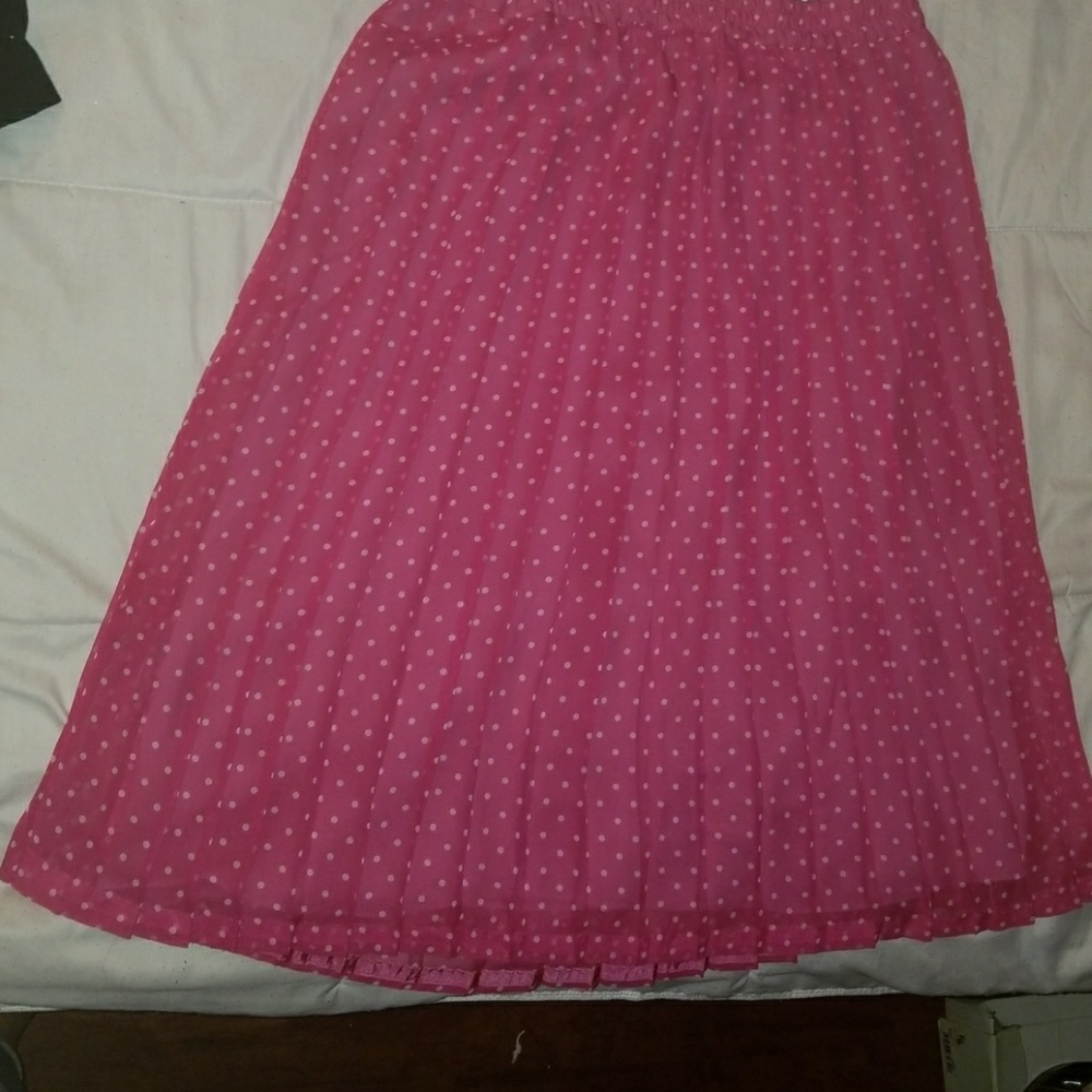Pink and white pleated polka dot midi skirt